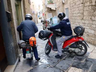 ...o degli scooter dotati di �porta bombole� dietro la sella. Pensare che mio padre all�inizio usava la bicicletta...